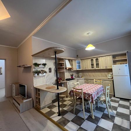 Apartment On Baseinaya Street 13 基輔 外观 照片